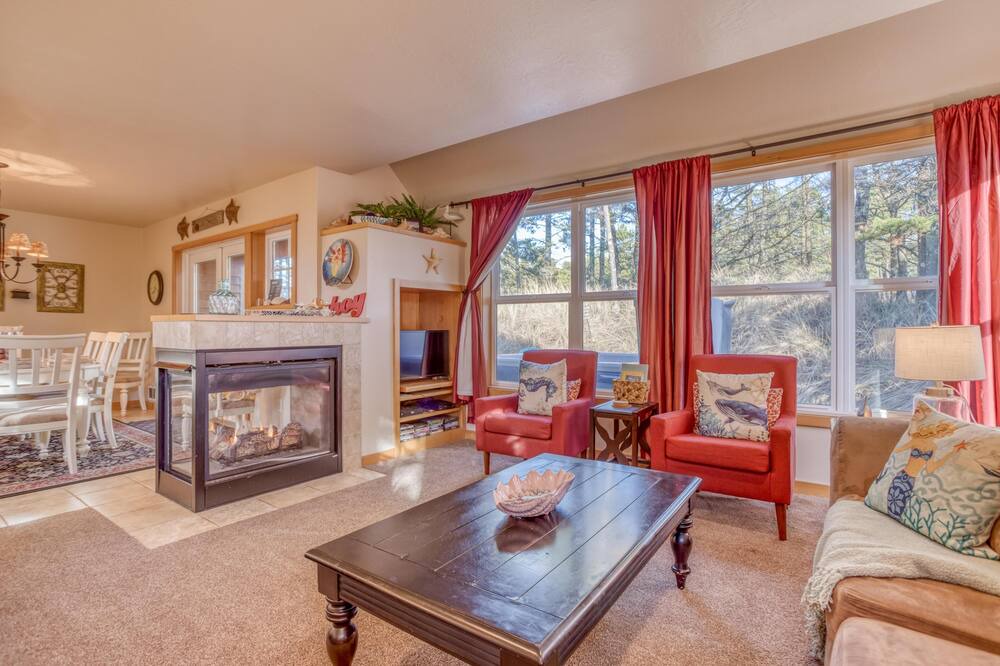 Photo of Livingroom in Shorepine Village