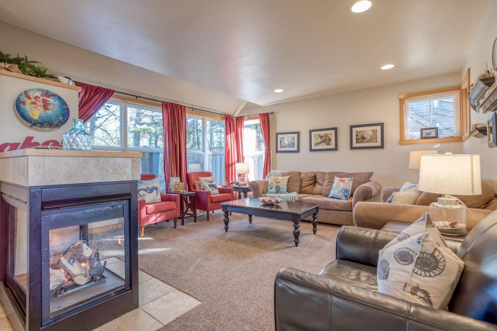 Photo of Livingroom in Shorepine Village