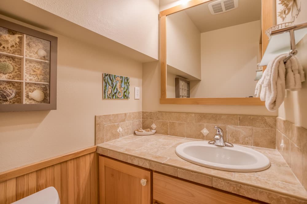 Photo of Bathroom in Shorepine Village