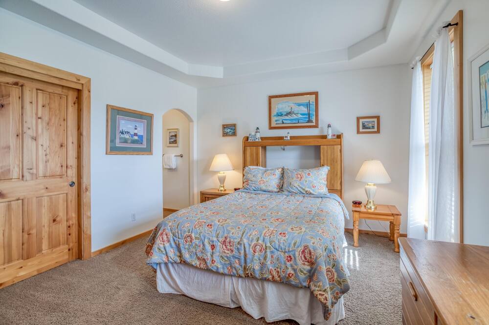 Photo of Bedroom in Rockaway Beach