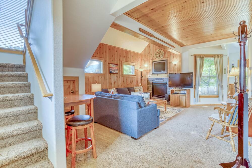Photo of Livingroom in Rockaway Beach