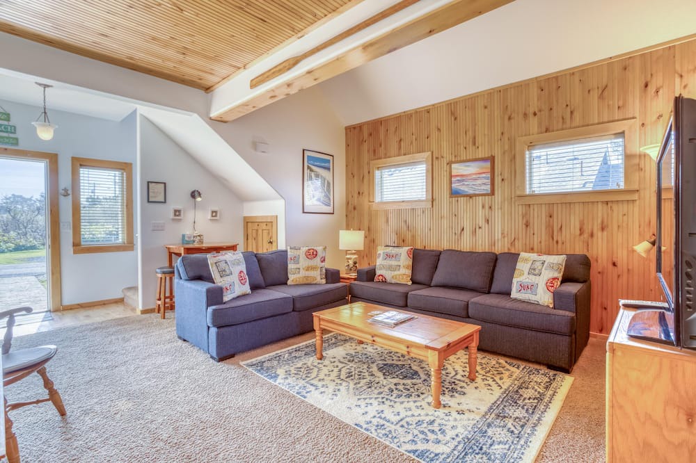 Photo of Livingroom in Rockaway Beach