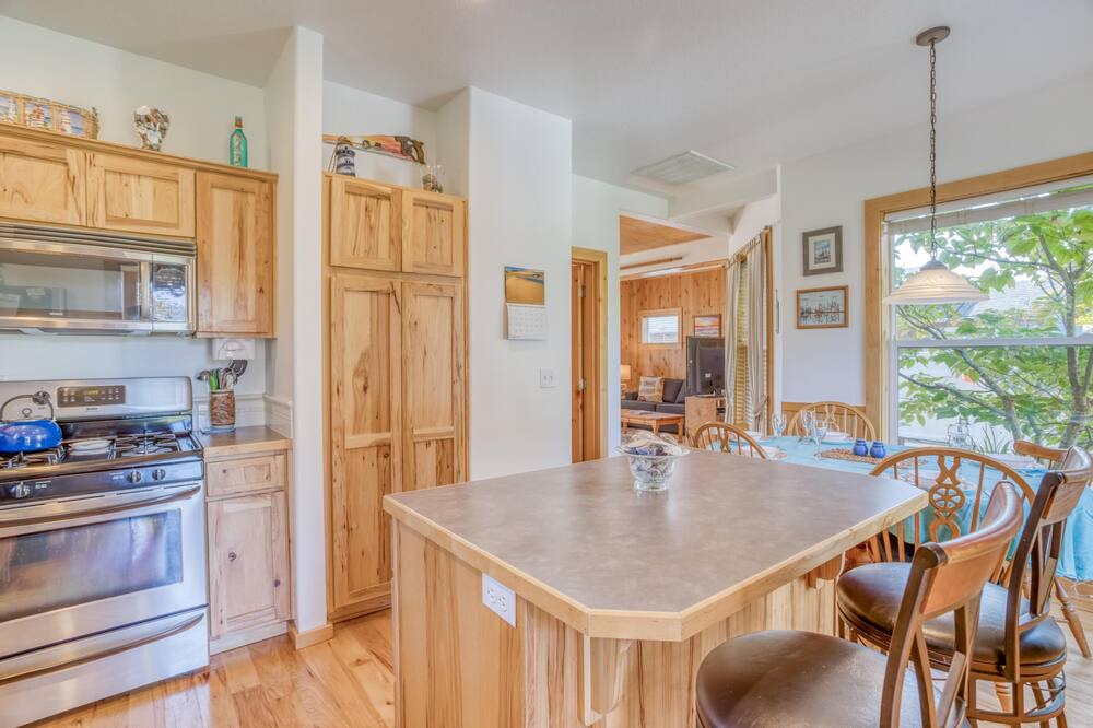 Photo of Kitchen in Rockaway Beach