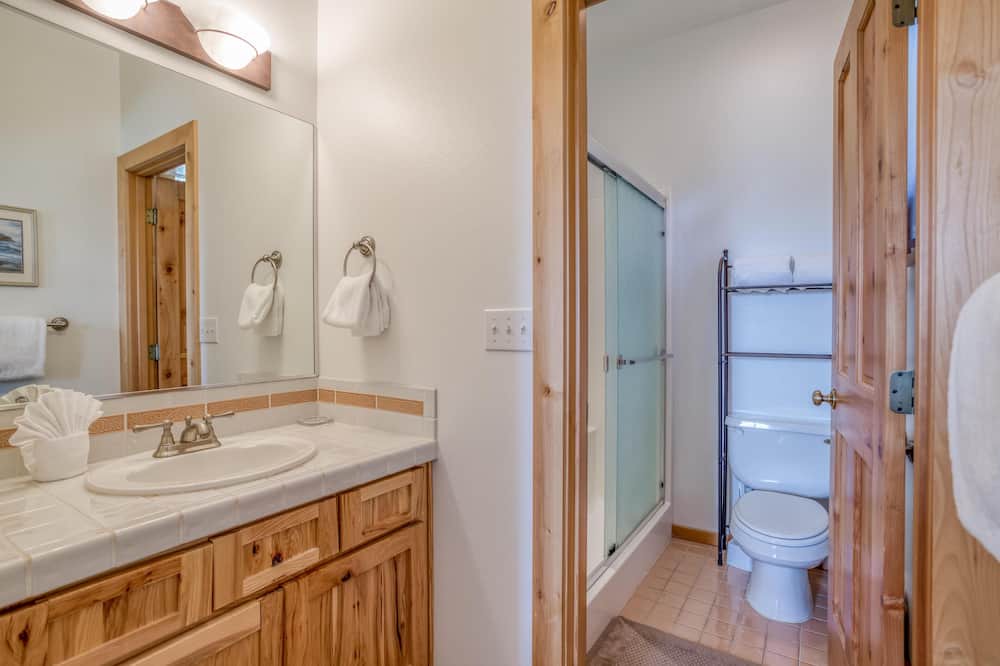 Photo of Bathroom in Rockaway Beach