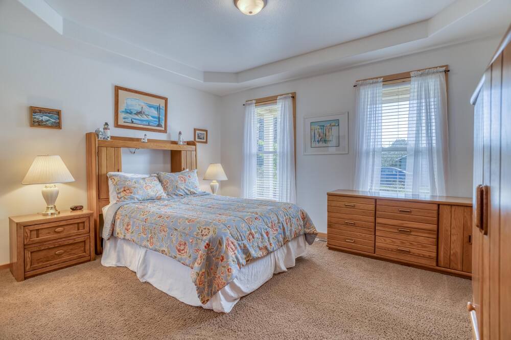 Photo of Bedroom in Rockaway Beach