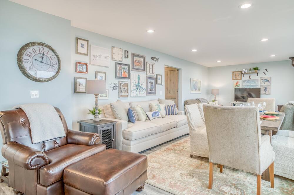 Photo of Livingroom in Seal Rock