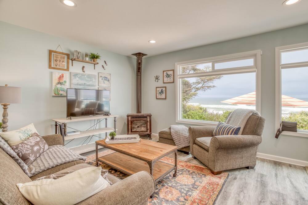 Photo of Livingroom in Seal Rock