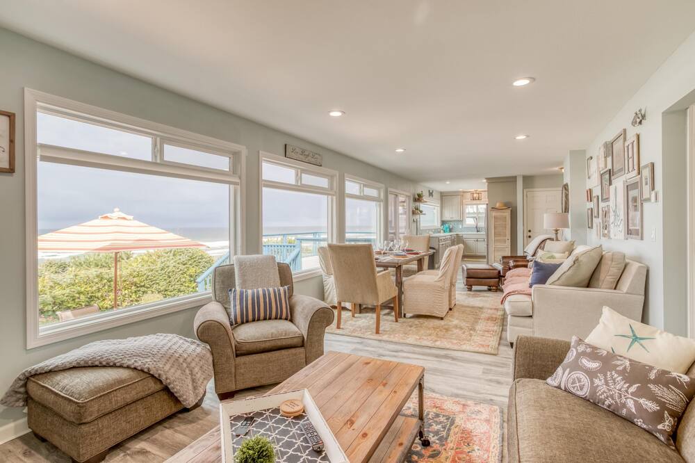 Photo of Livingroom in Seal Rock