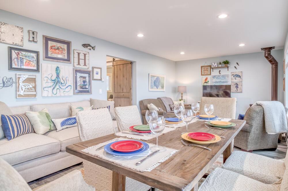 Photo of Livingroom in Seal Rock