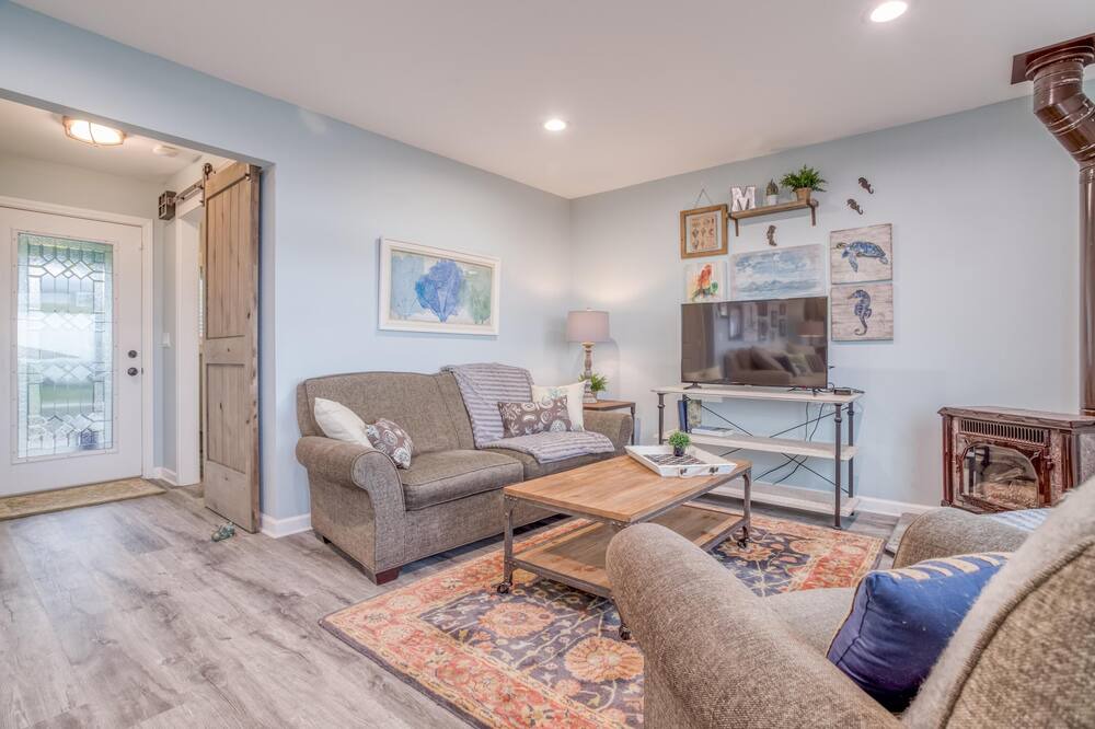 Photo of Livingroom in Seal Rock