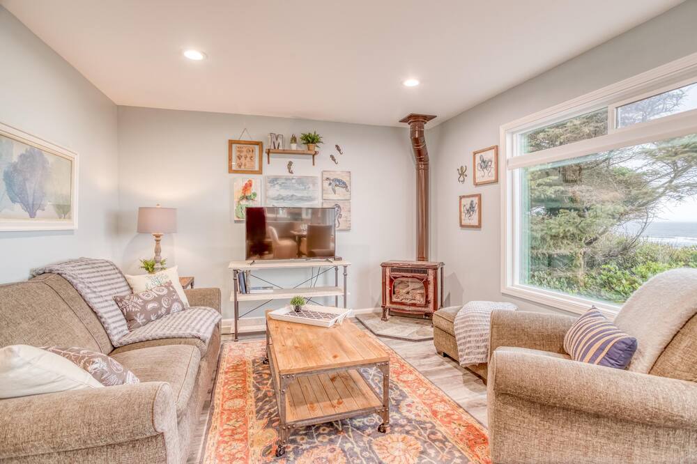 Photo of Livingroom in Seal Rock