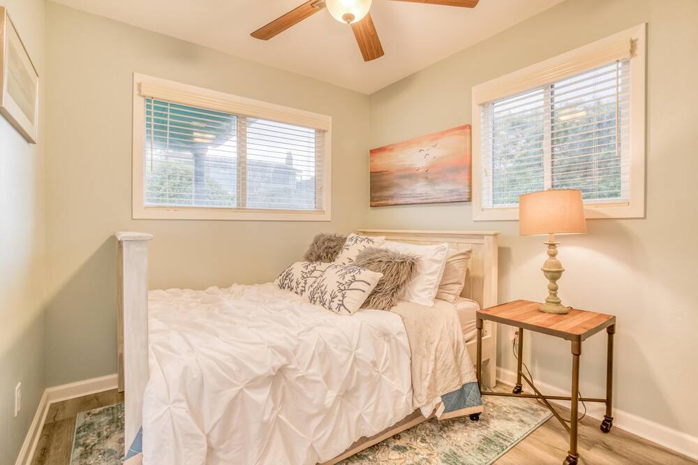 Photo of Bedroom in Seal Rock
