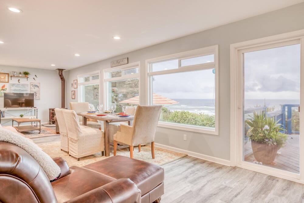 Photo of Livingroom in Seal Rock