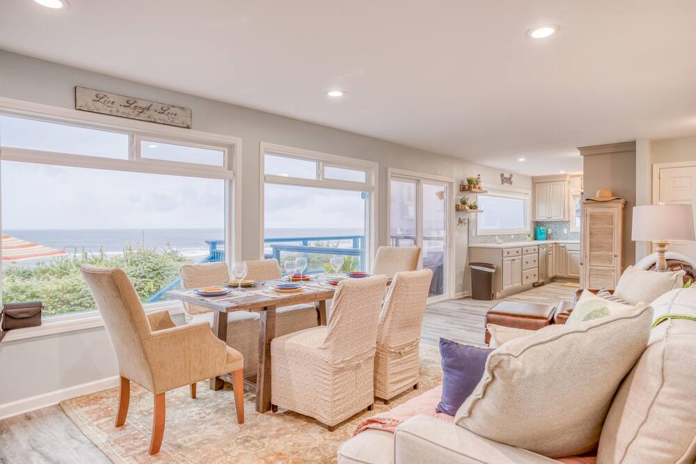 Photo of Livingroom in Seal Rock