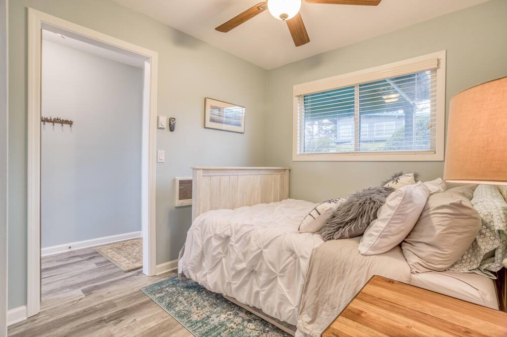 Photo of Bedroom in Seal Rock
