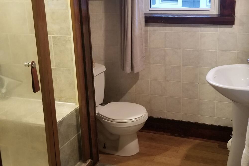 Photo of Bathroom in Cardinal