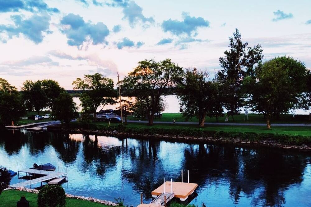 Photo of Outdoor in Cardinal