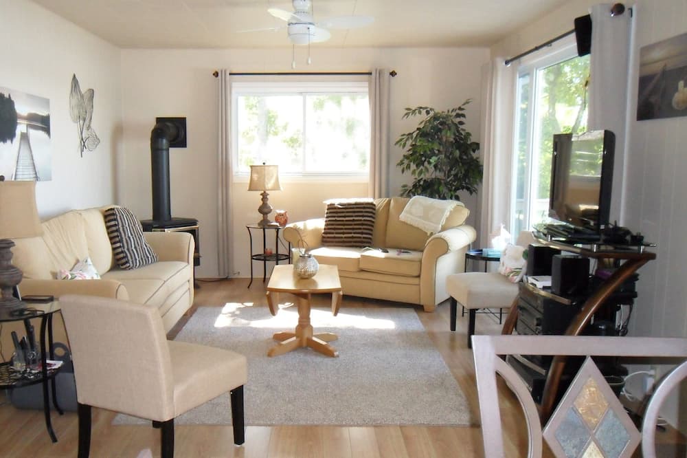 Photo of Livingroom in Addison