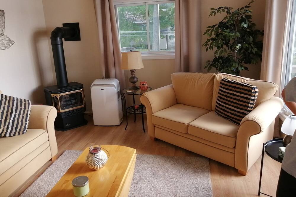 Photo of Livingroom in Addison