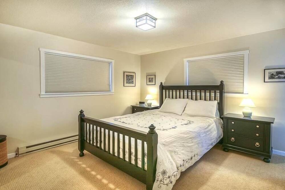 Photo of Bedroom in Bayshore