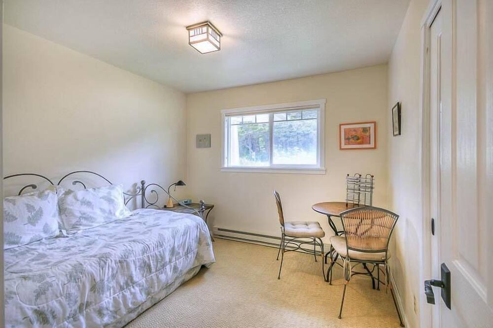 Photo of Bedroom in Bayshore