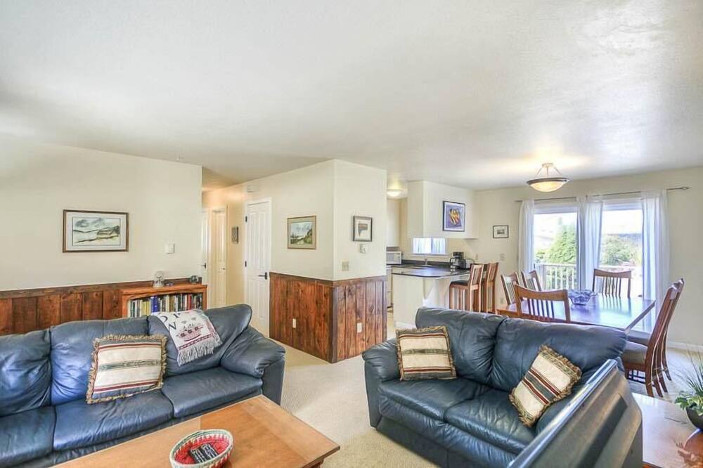 Photo of Livingroom in Bayshore