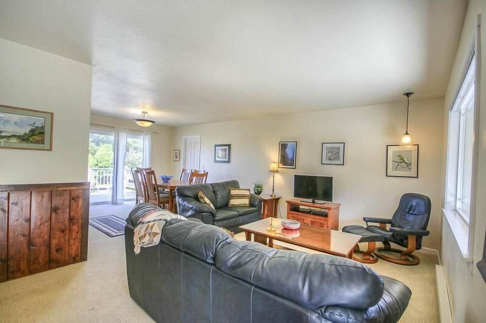 Photo of Livingroom in Bayshore
