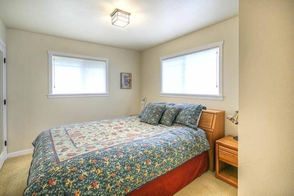 Photo of Bedroom in Bayshore