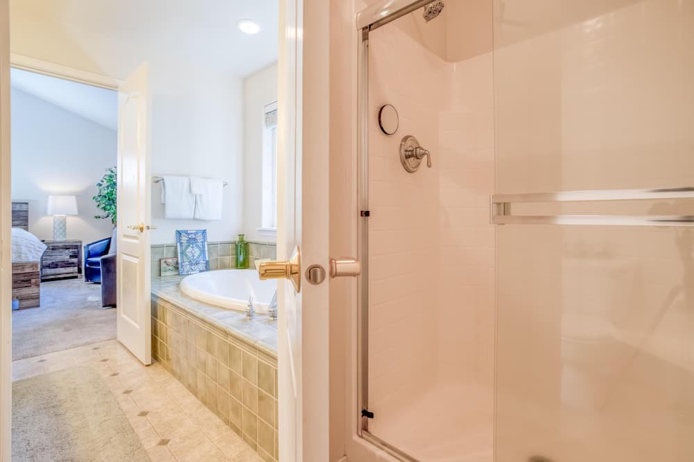 Photo of Bathroom in Westbrook Meadows