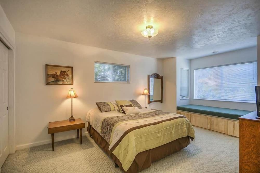 Photo of Bedroom in Bayshore