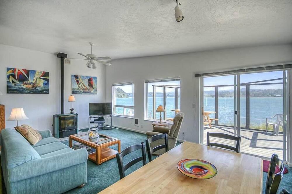 Photo of Livingroom in Bayshore