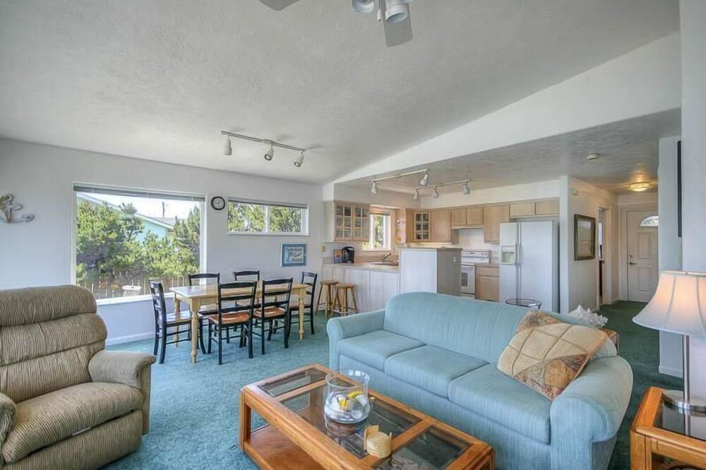 Photo of Livingroom in Bayshore