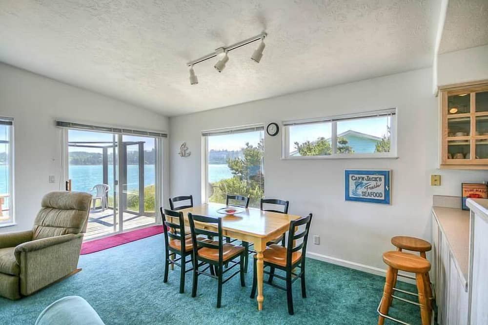 Photo of Livingroom in Bayshore