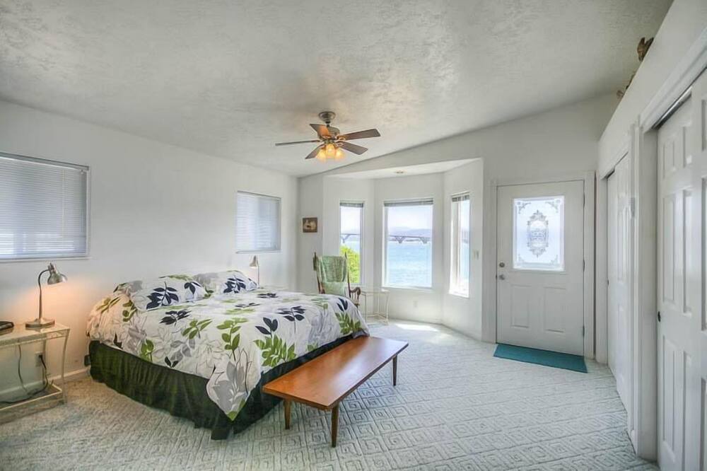 Photo of Bedroom in Bayshore