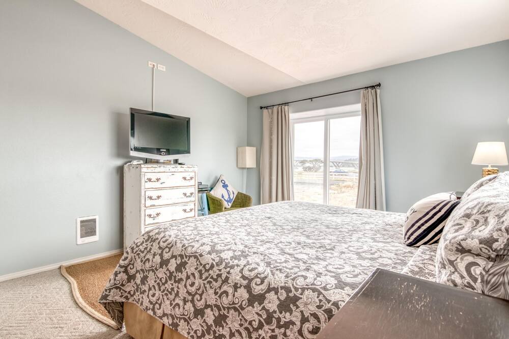 Photo of Bedroom in Bayshore