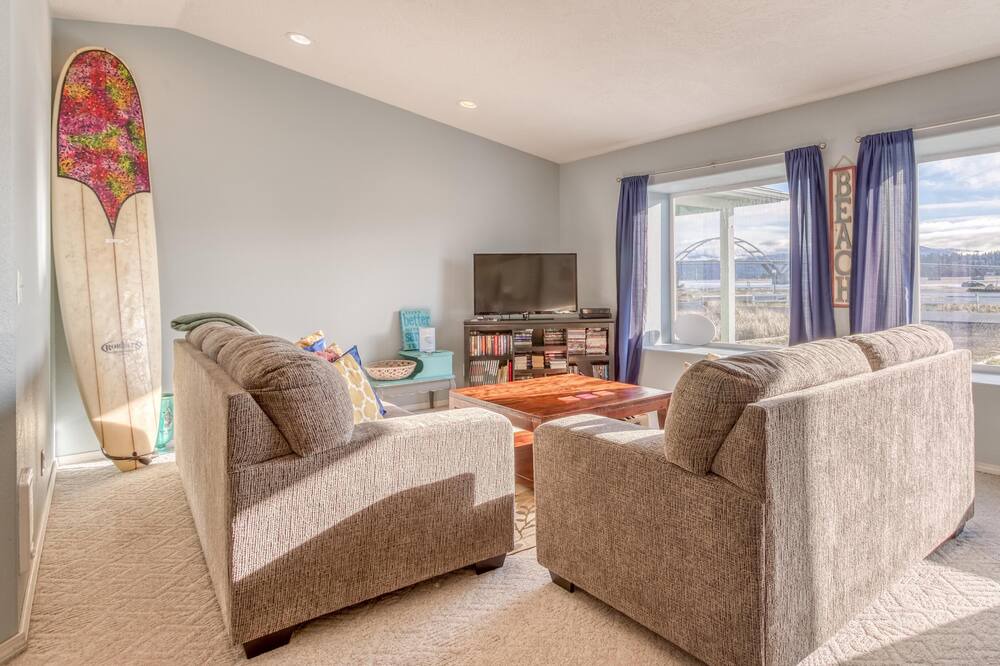 Photo of Livingroom in Bayshore