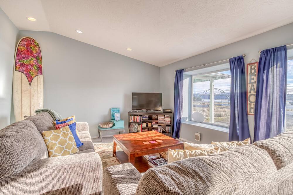 Photo of Livingroom in Bayshore