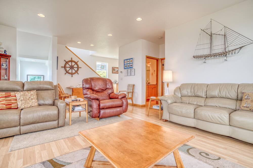 Photo of Livingroom in Lincoln City