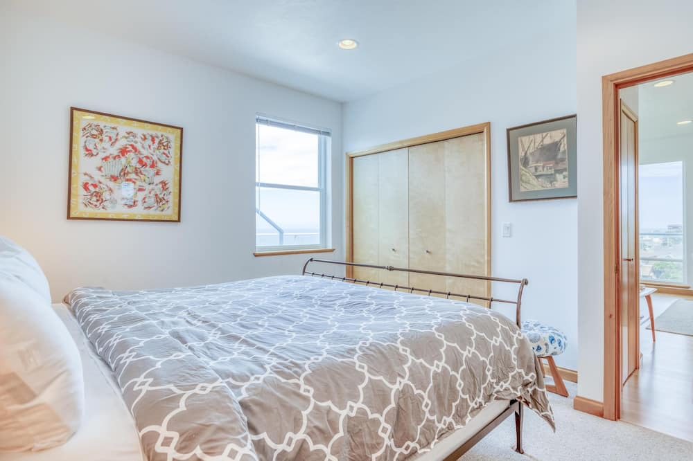 Photo of Bedroom in Lincoln City