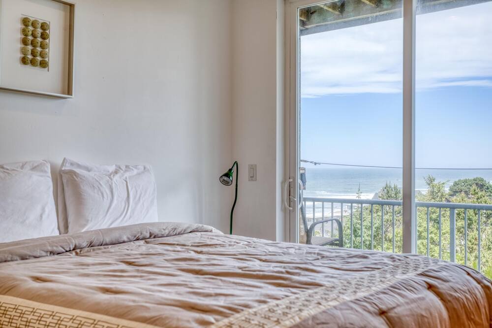 Photo of Bedroom in Lincoln City