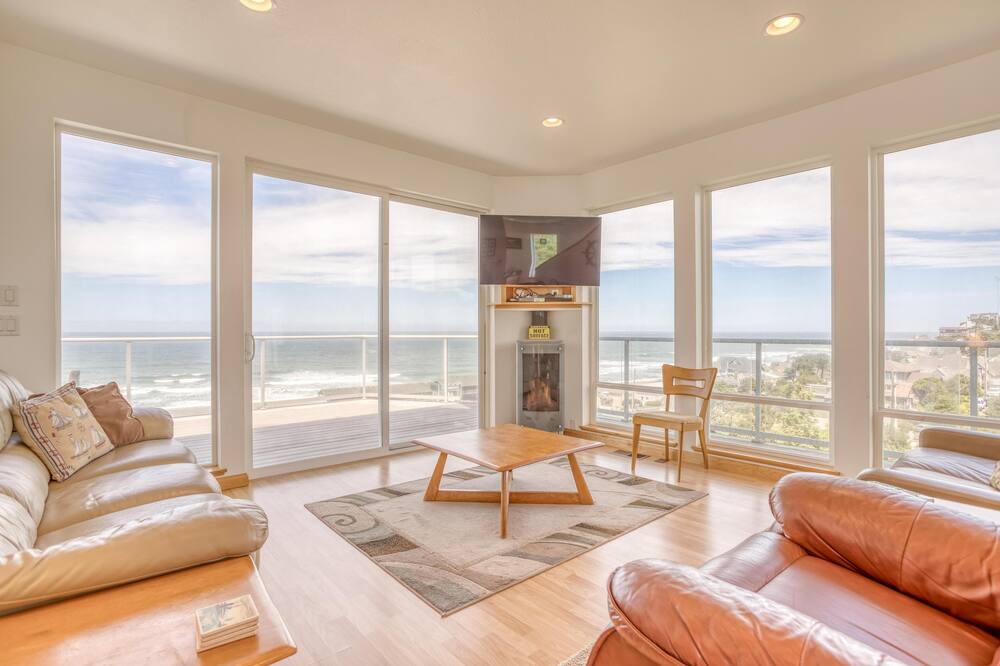 Photo of Livingroom in Lincoln City