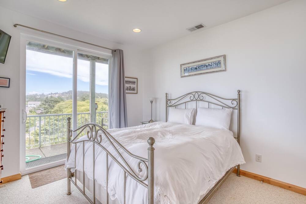 Photo of Bedroom in Lincoln City