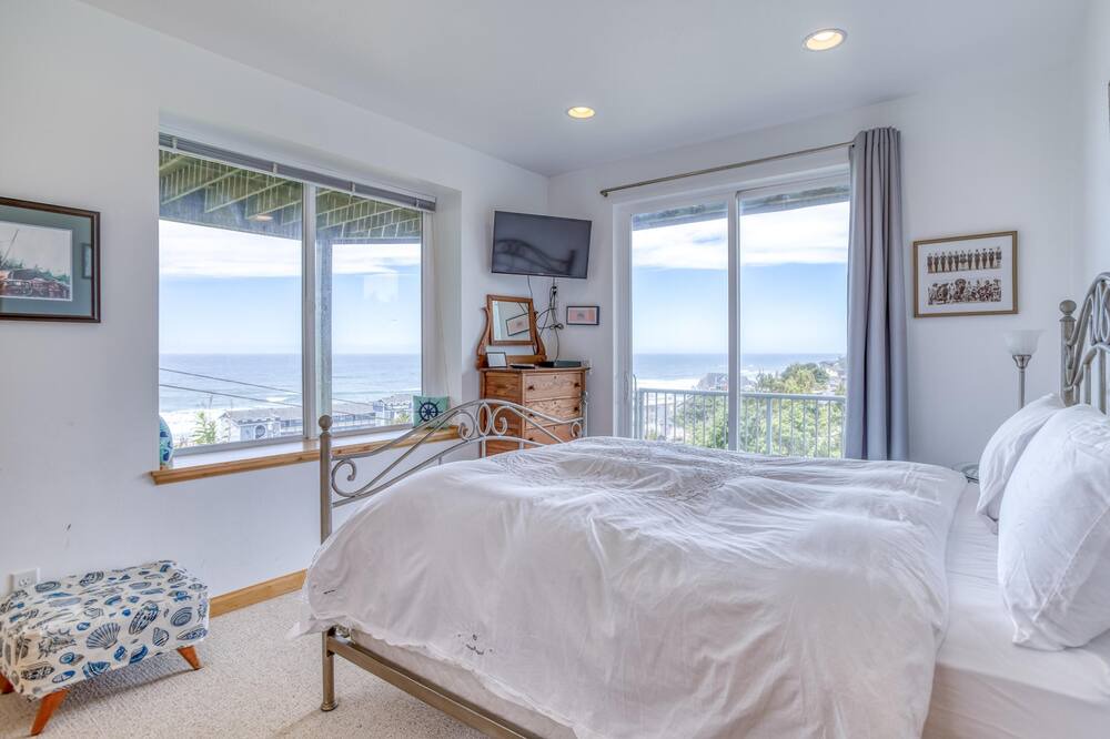 Photo of Bedroom in Lincoln City