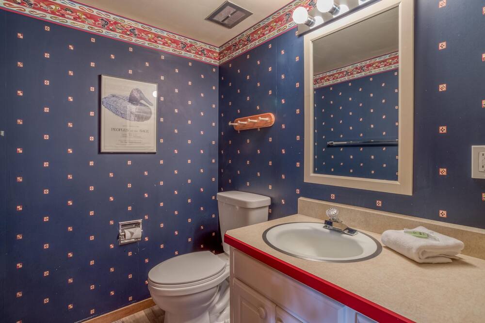 Photo of Bathroom in Overlook Park