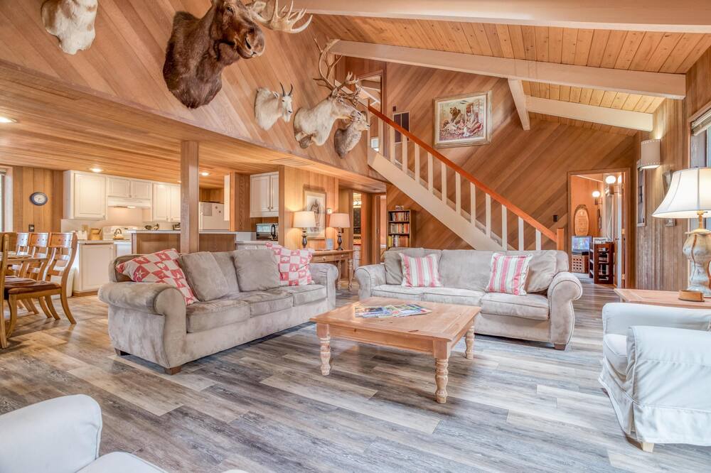 Photo of Livingroom in Overlook Park
