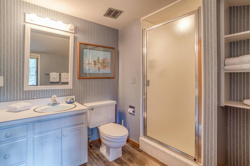 Photo of Bathroom in Overlook Park