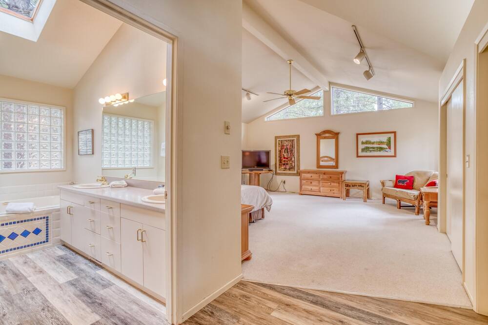 Photo of Bedroom in Overlook Park