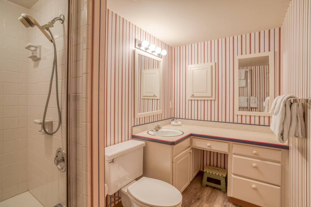 Photo of Bathroom in Overlook Park