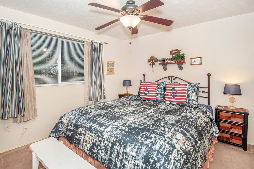 Photo of Bedroom in Roads End