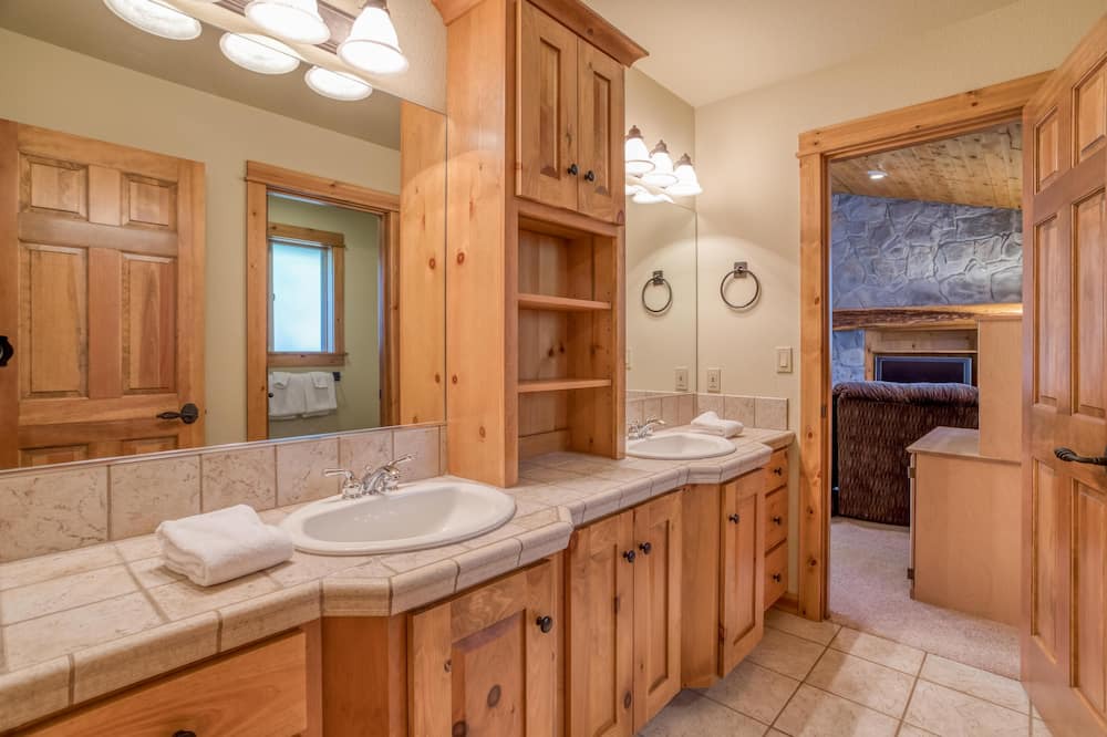 Photo of Bathroom in Deer Park